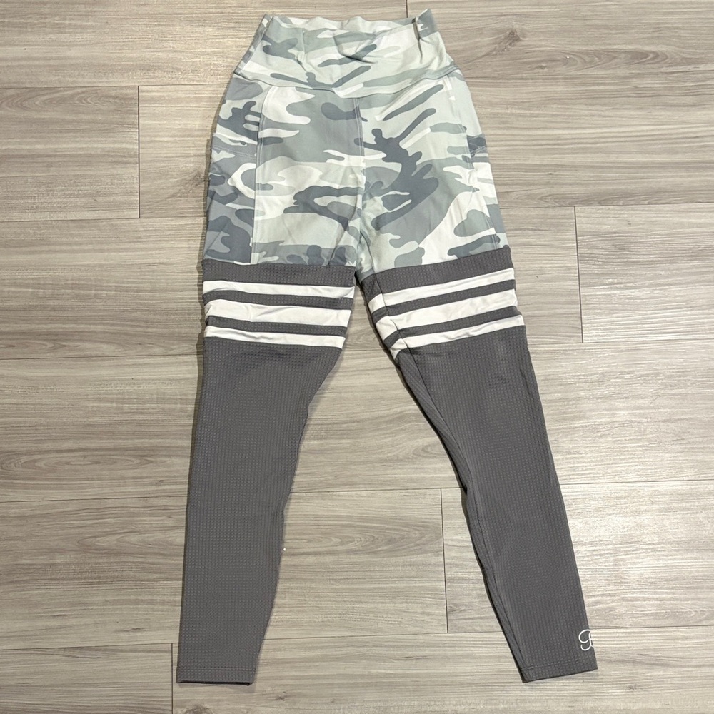 Bombshell sportswear camo leggings